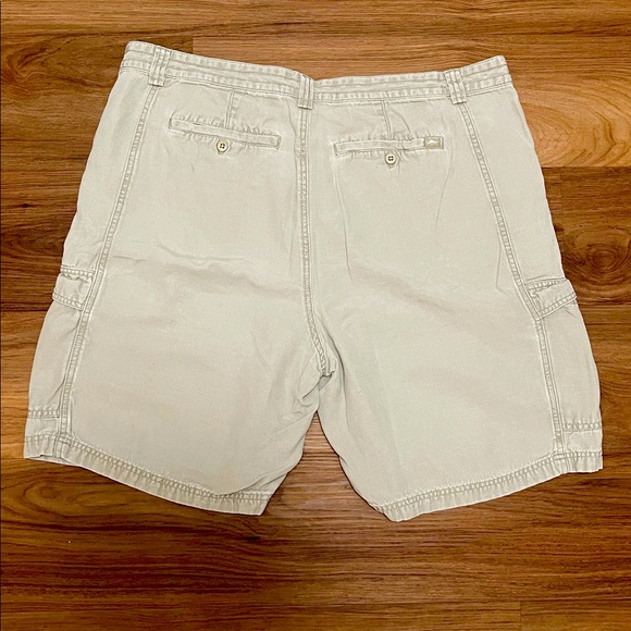 Tommy Bahama Light Tan Cargo Shorts Size 40 - Picture 4 of 4
